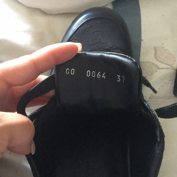 Authentic LV sneaker 👟 - Picture 2 of 8